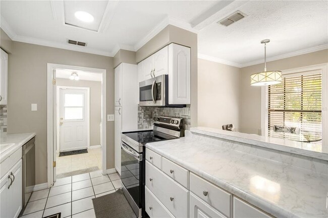 Building Photo - 3909 W Iowa Ave