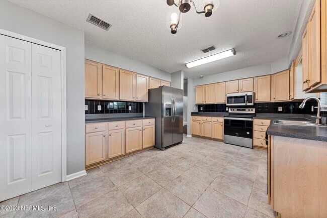 Building Photo - 13021 Chets Creek Dr S