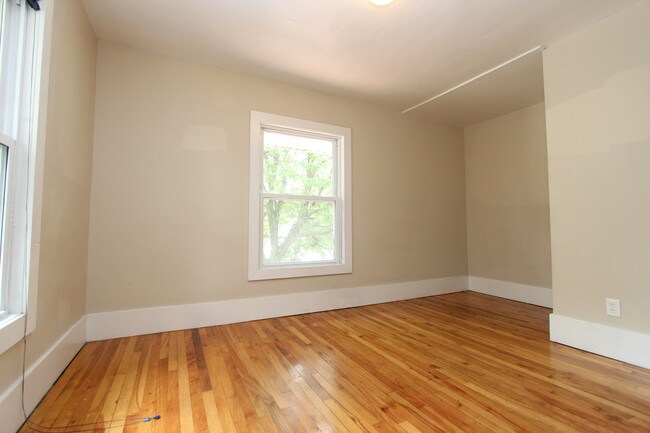 Building Photo - 548 Giddings Ave SE