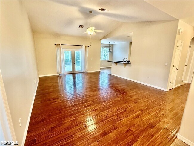 Building Photo - 1466 Argyle Dr