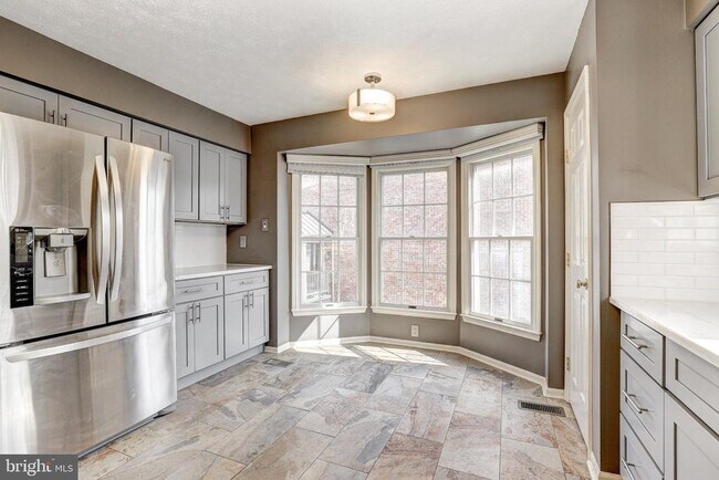 Building Photo - 2733 Quarry Heights Way