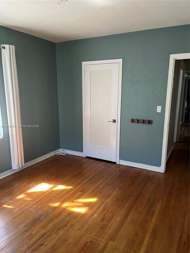 Building Photo - 6 Farrey Ln