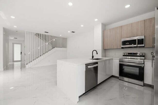 Building Photo - 1355 NW 42nd St