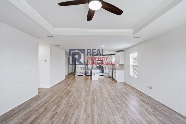 Building Photo - Modern 4-Bedroom Home in Newberry Point
