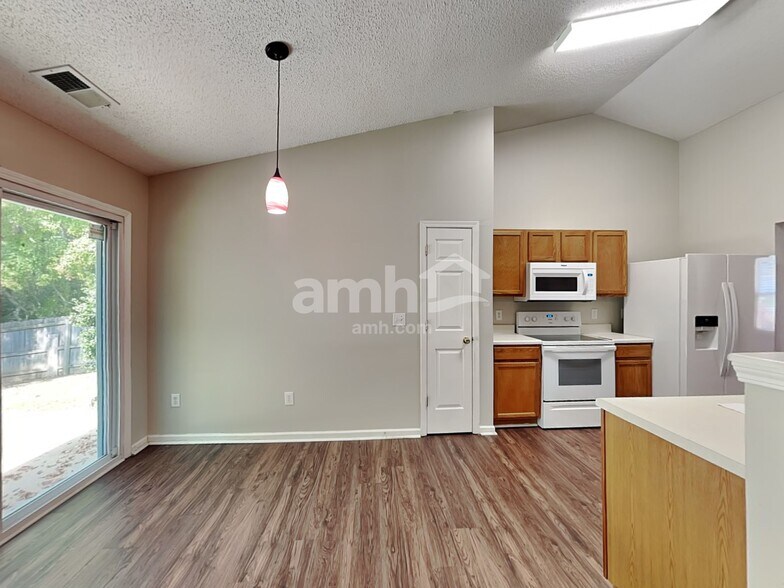 Building Photo - 3928 Edgeview Dr