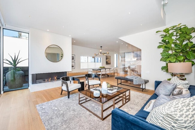 Building Photo - 17 Guy Pl