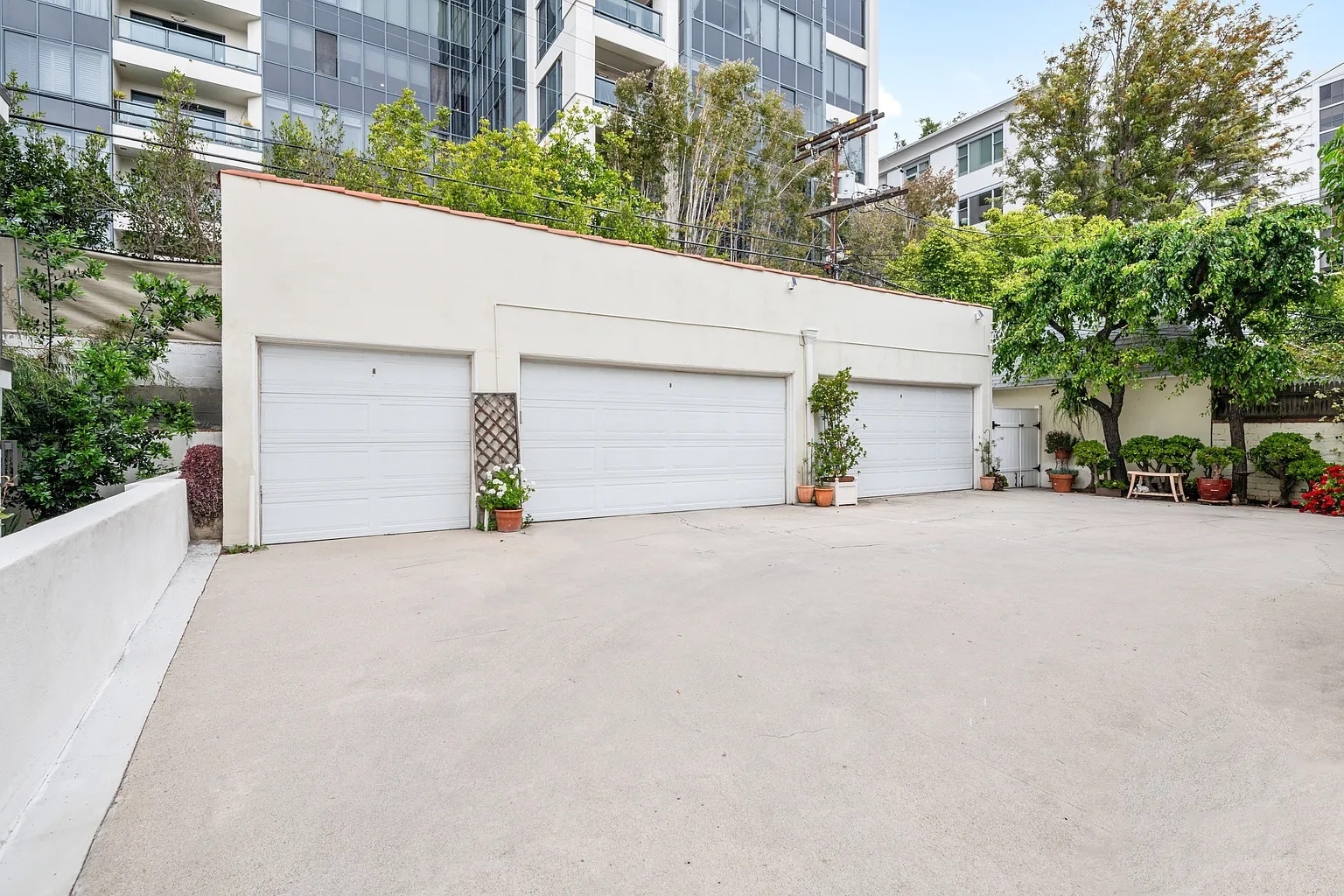 Building Photo - 10723 Ashton Ave