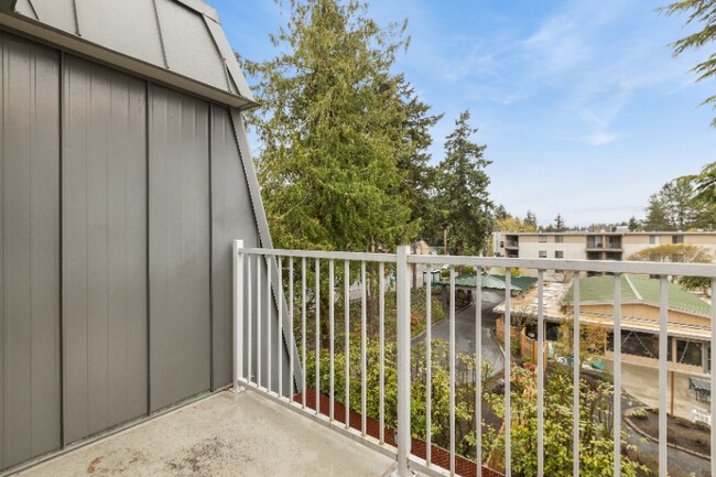 Building Photo - 11540 Pinehurst Way NE