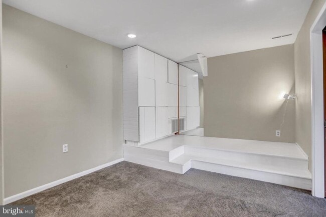 Building Photo - 2 Coldwater Ct