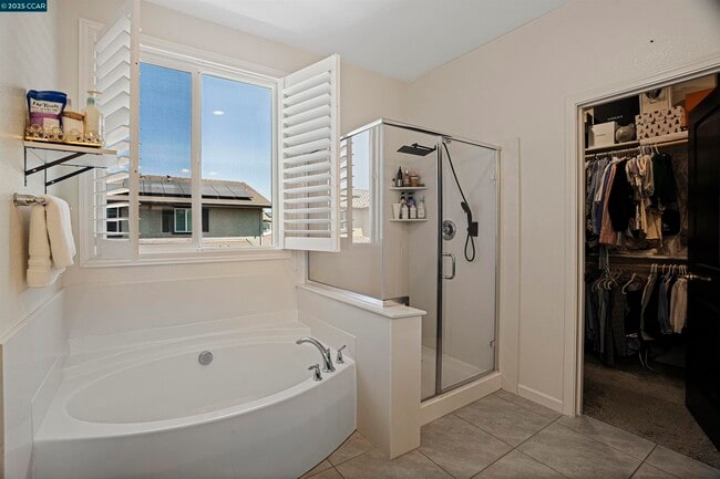 Building Photo - 546 Avanti Way