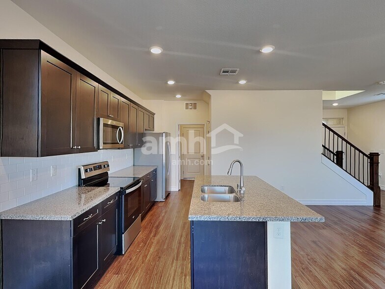 Building Photo - 5824 Petronius St