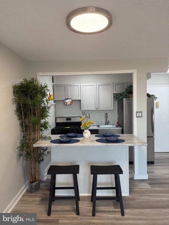 Building Photo - 2500 N Van Dorn St