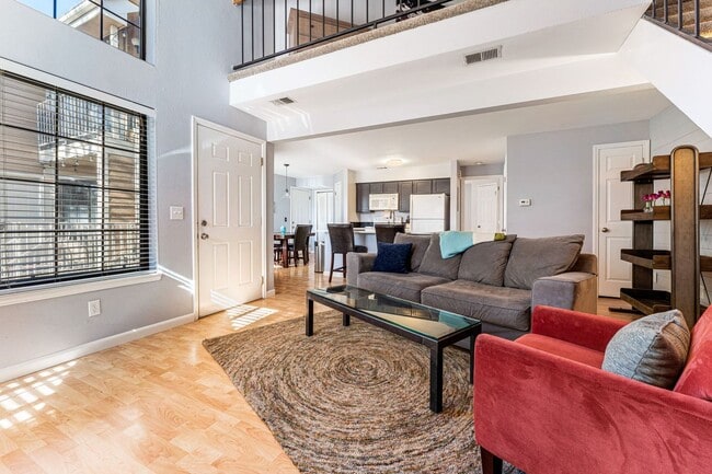 Building Photo - Updated 1 BDR with loft in Gunbarrel