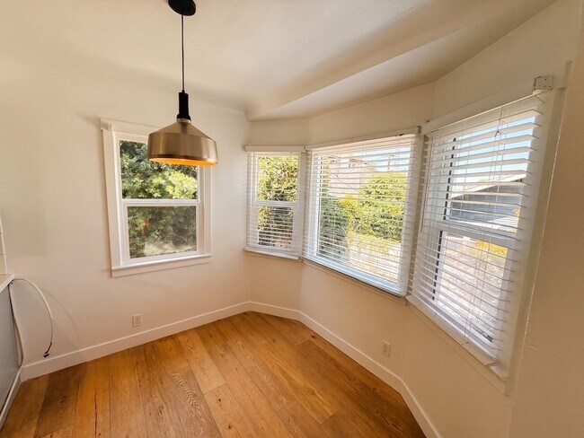 Building Photo - 360 Parkman Ave