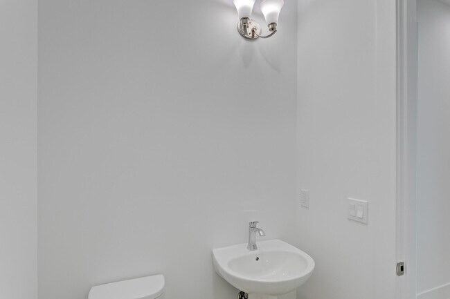 Building Photo - 13559 Artisan Cir