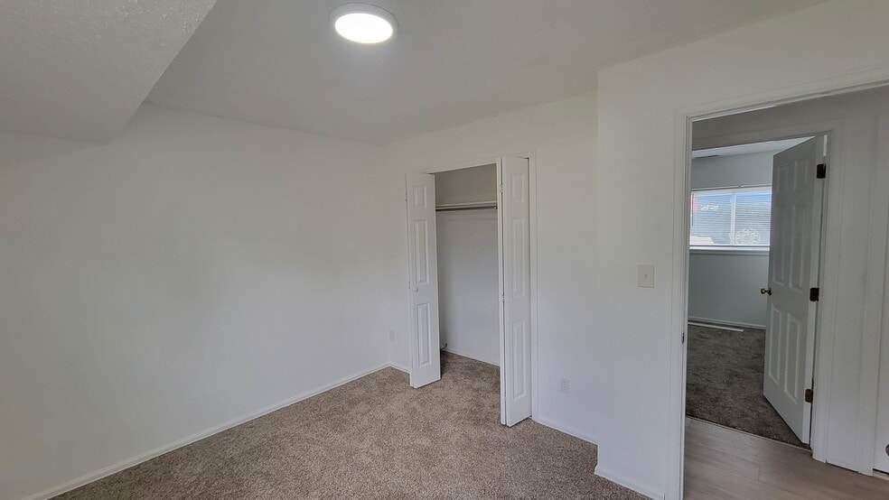 Back bedroom looking arcoss the hall to the front bedroom - 6640 Provincial Dr