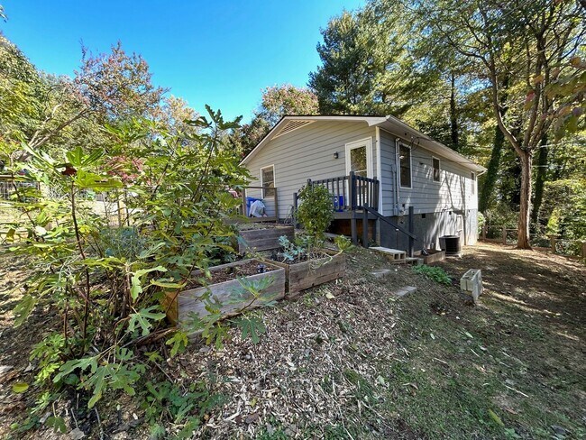 Building Photo - Kenilworth - Adorable 2 Bedroom House