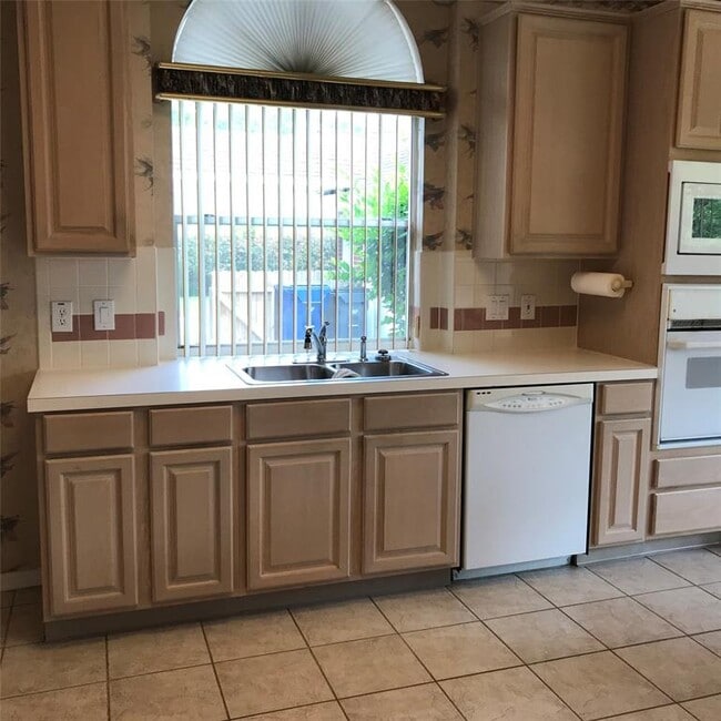 Building Photo - 2727 Gregway Ln