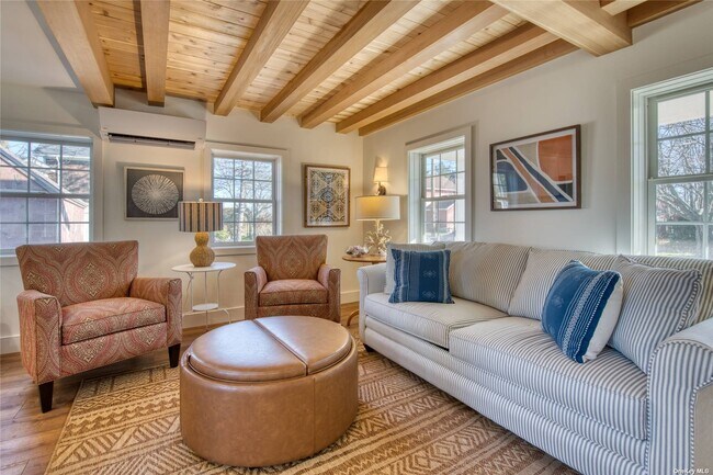 Building Photo - 555 Bridge St