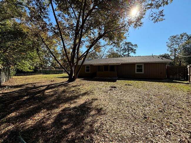 Building Photo - FULLY RENOVATED! 4BR/2BA Home Available No...