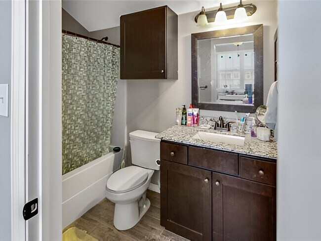Upstairs Bathroom 2 - 301 Southwest Pky