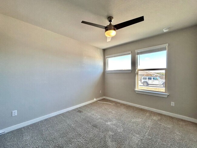 Building Photo - Move-In Ready Home with Open Layout & Outdoor Entertaining Space