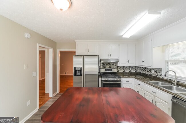 Building Photo - 22 Fairfield Dr SW