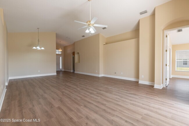 Building Photo - 1442 Areca Palm Dr