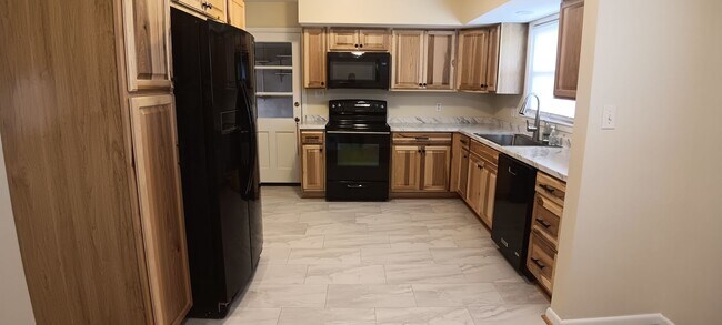 Building Photo - Christiansburg, 3 BR / 2 BA, Available Now