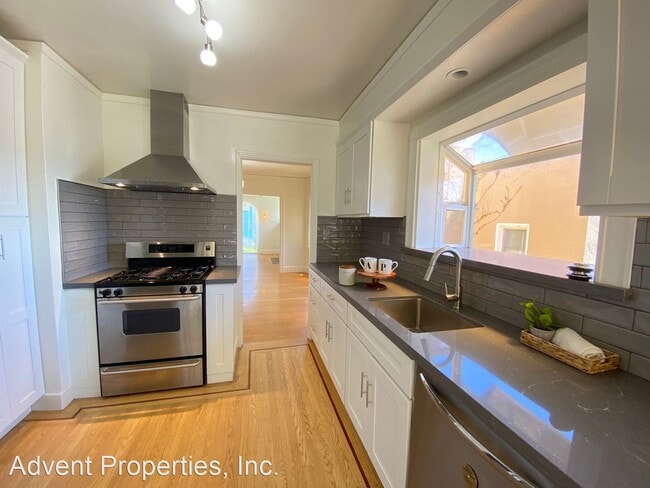 Building Photo - 3 br, 2 bath House - 4739 El Centro Ave