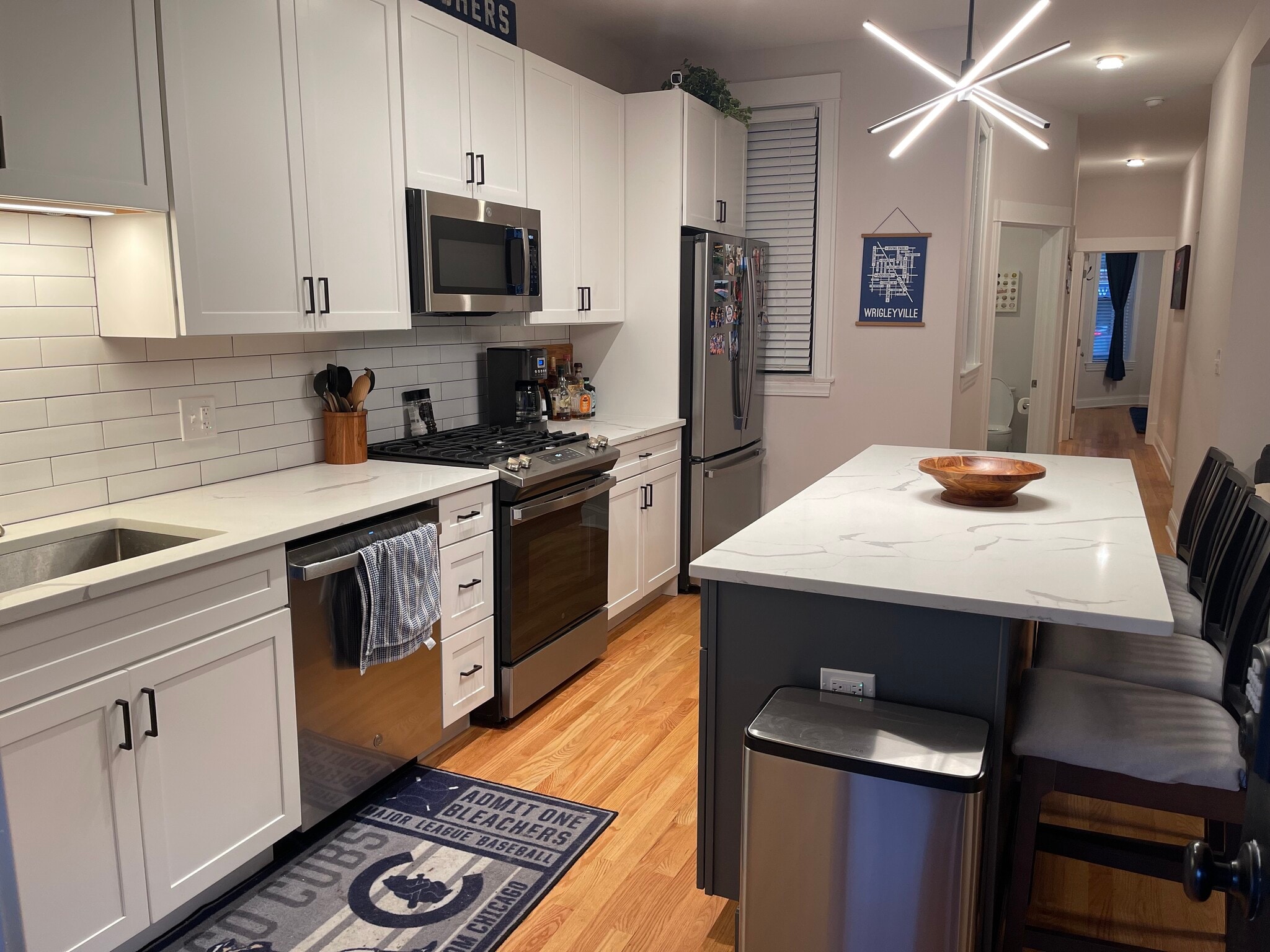 Building Photo - 3748 N Racine Ave