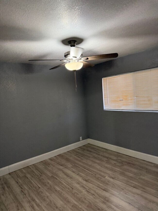 Building Photo - 1 Bedroom 1 Bath In Central Las Vegas