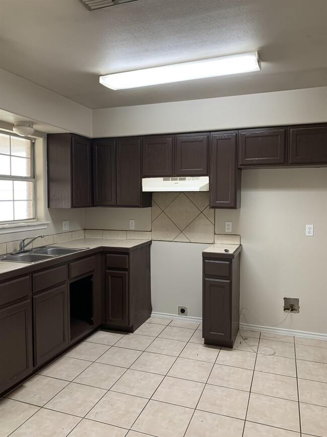Building Photo - 3709 Nubes Dr