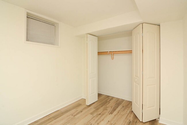 Building Photo - 1160 N La Salle Dr