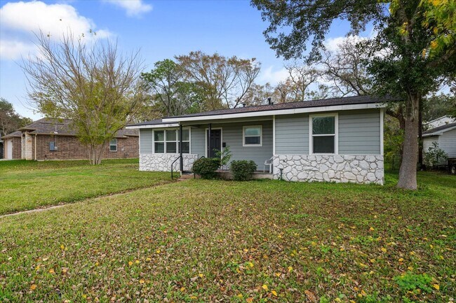 Primary Photo - 1801 W Houston Dr