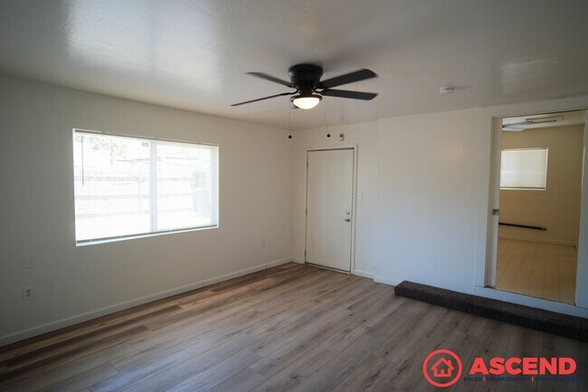 Building Photo - 512 Woodrow Ave