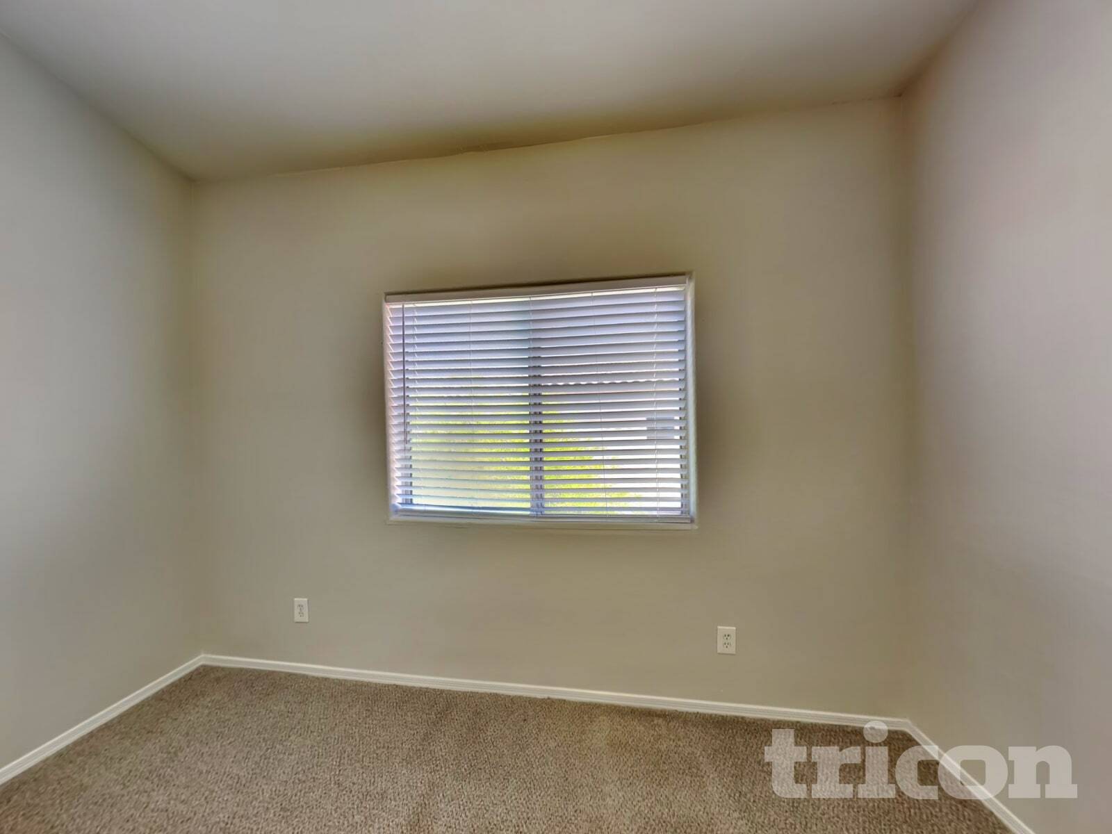 Building Photo - 1750 W Union Hills Dr