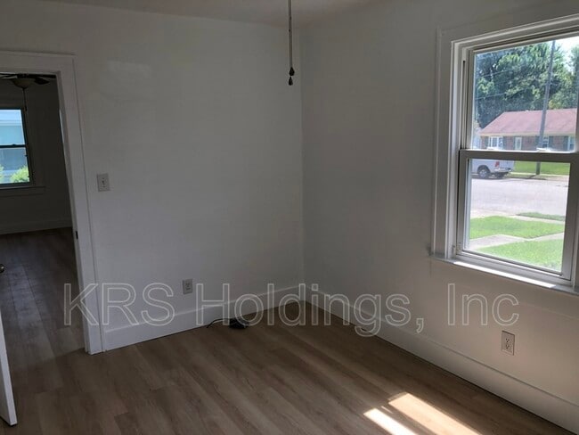 Building Photo - 226 Hickory Ave