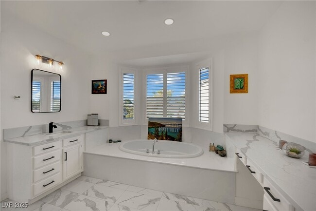 Building Photo - 10336 Early Morning Ave