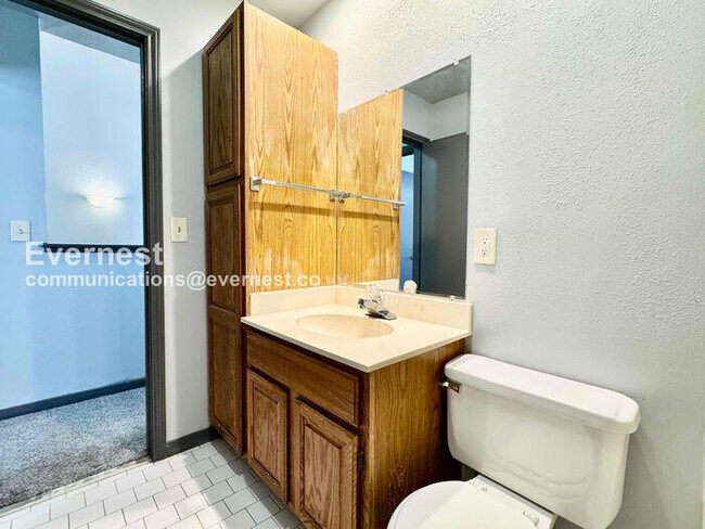 Building Photo - 1327 S Lawton Ave