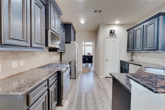 Building Photo - 25806 Palmdale Estate Dr