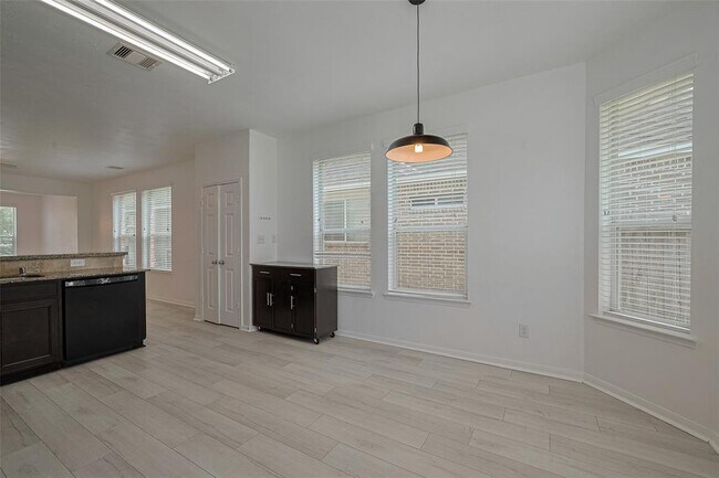 Building Photo - 23611 Plantation Pines Ln