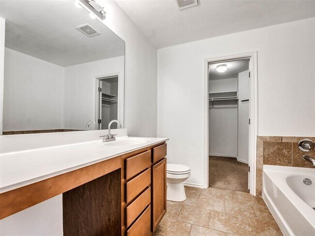 Building Photo - Home in gated community