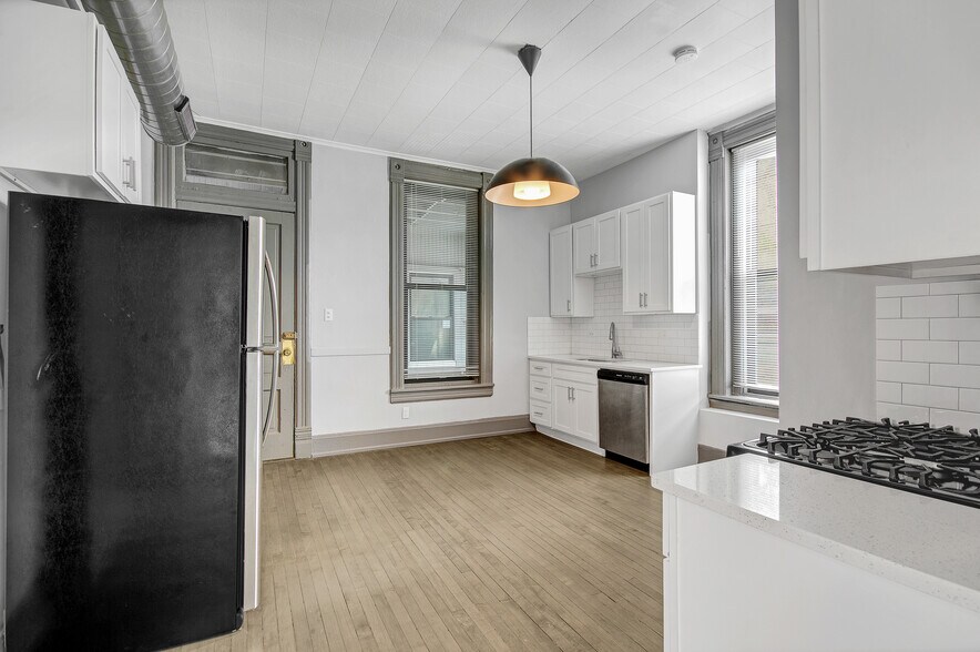 Building Photo - 1659 W 21st St