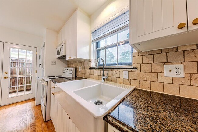 Primary Photo - 1505 Woodhead St