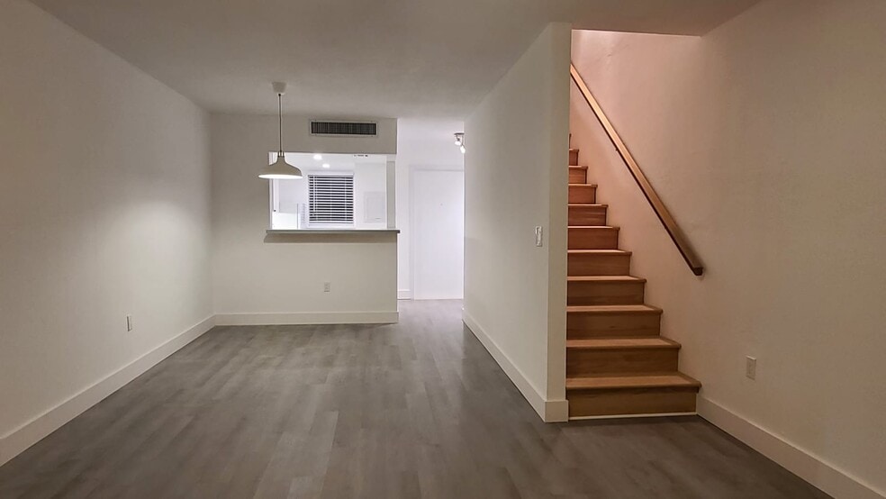 Building Photo - 605 SW 75th St