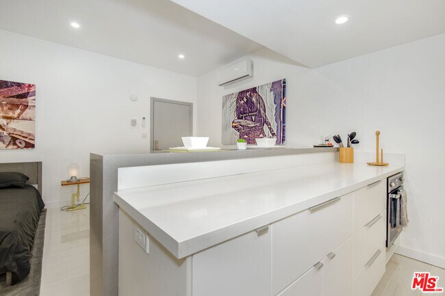 Building Photo - 508 Kings Rd