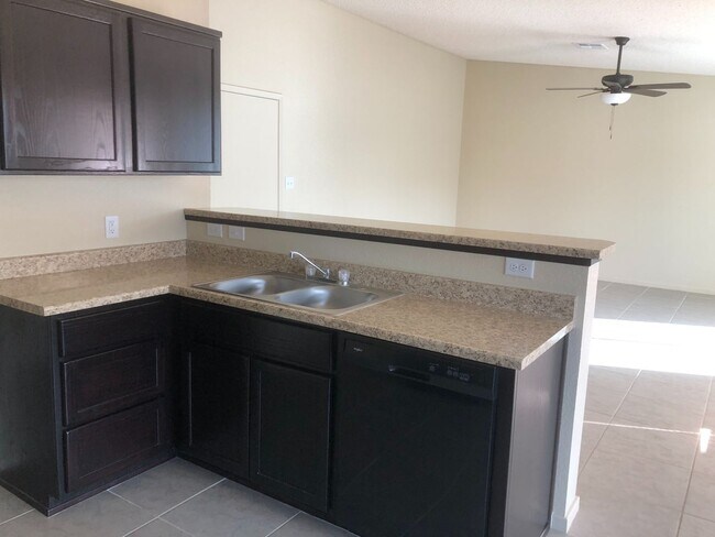 Building Photo - Beautiful Home in Saguaro!