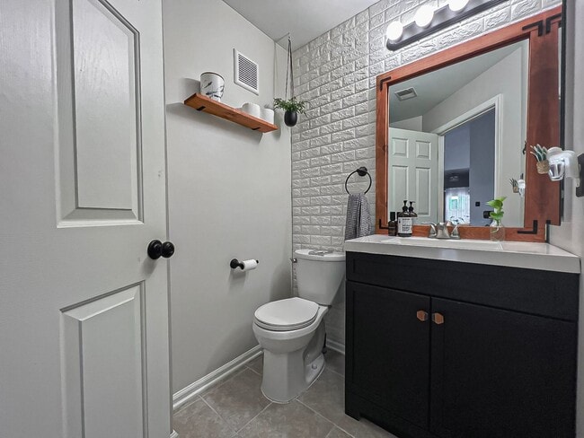 Building Photo - Stylish and Light-filled 2 Bedroom 2 Bathr...