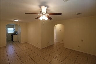 Building Photo - 814 Mobile Dr
